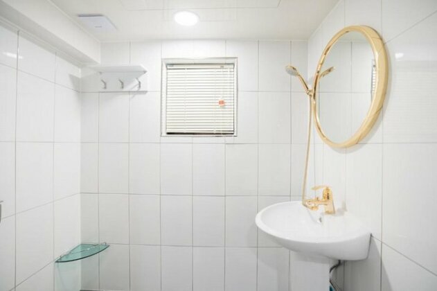 HuayuanhouseHQ2 in hongdae - Photo4
