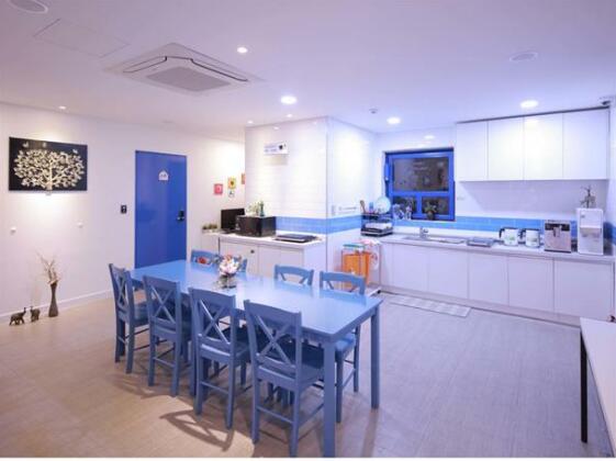 Road Myeongdong Guesthouse - Photo4
