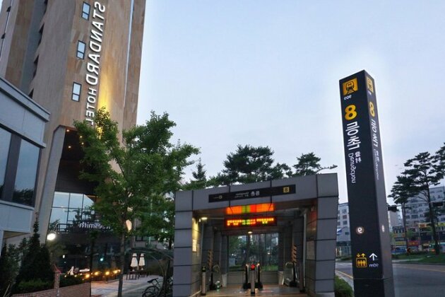 Standard Hotel Seoul - Photo2