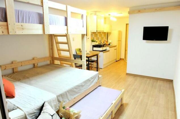 Travelers Planet Studio Type Hostel - Photo2