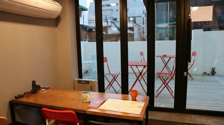 Zzzip Guesthouse in Hongdae - Photo2