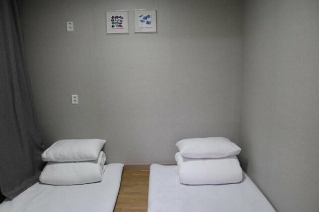 The Flower Road Guesthouse - Photo2