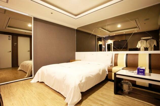 E Hotel Suwon - Photo2