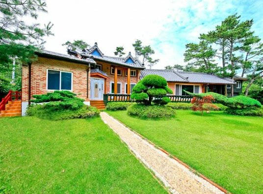 Anmyeondo Pinetree Villa Pension - Photo2