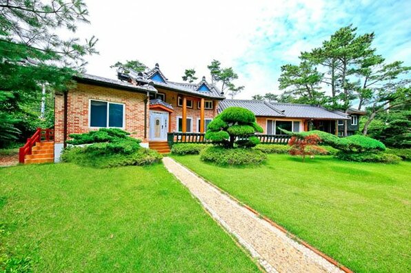 Anmyeondo Pinetree Villa Pension - Photo4