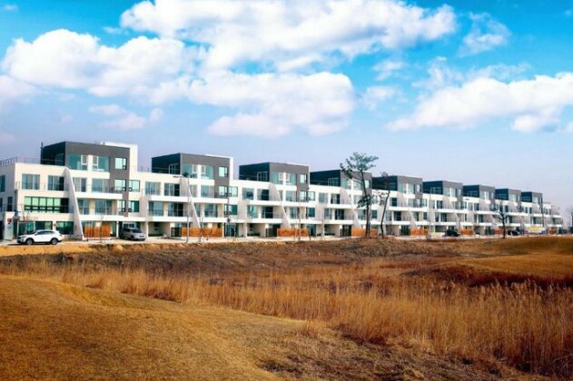 LaTierra Terrace Golf Village