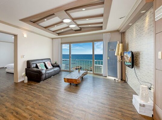 Uljin Sea and MoMalet Pension - Photo2