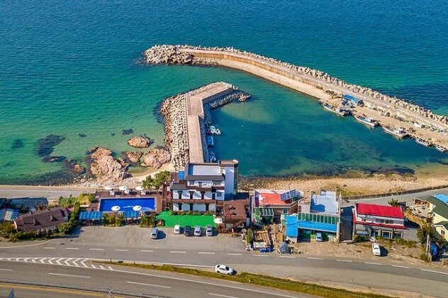 Uljin Sea and MoMalet Pension - Photo4