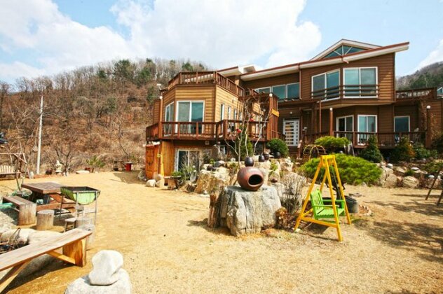 YangPyeong Mountain Love Pension - Photo3