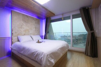 Blue Road Town Pension C