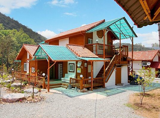Yeongdeok Ford Path Pension - Photo2