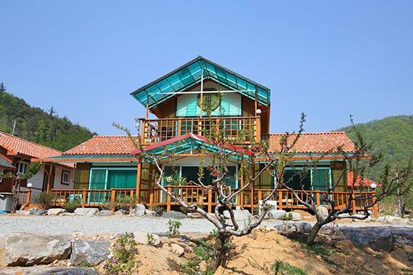 Yeongdeok Ford Path Pension - Photo3