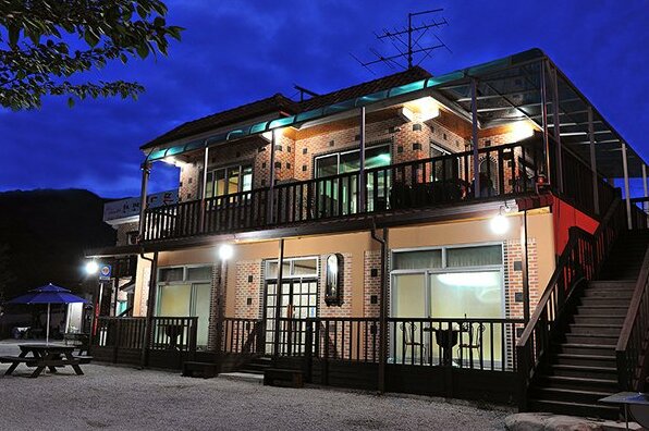 Yeongju Pusoksa Maple Road Pension