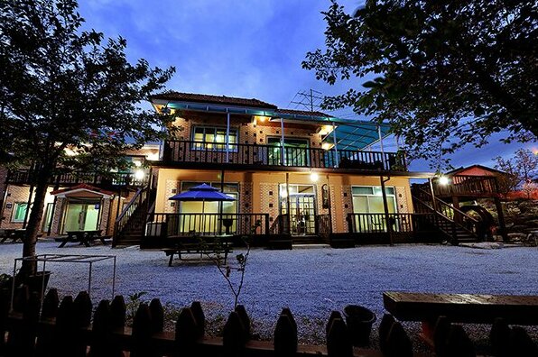Yeongju Pusoksa Maple Road Pension - Photo5