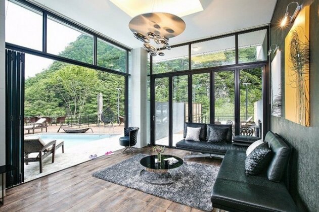 Frame House - Photo2