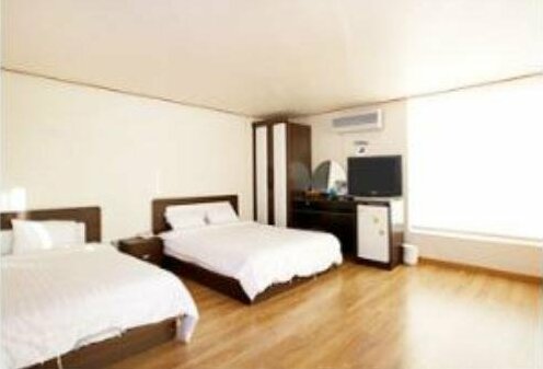 Gaya Tourist Hotel - Photo2