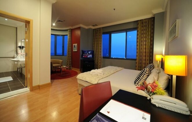 Corniche Suites Hotel - Photo5