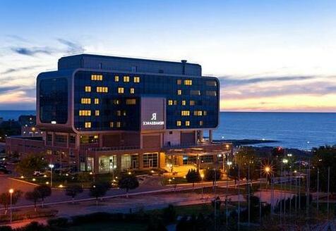 Renaissance Aktau Hotel - Photo2