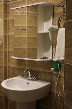 Three Dolphins Hotel - Photo5
