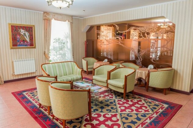 City Hotel Tien Shan - Photo4
