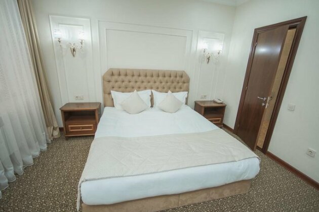 Plaza Hotel Almaty - Photo3