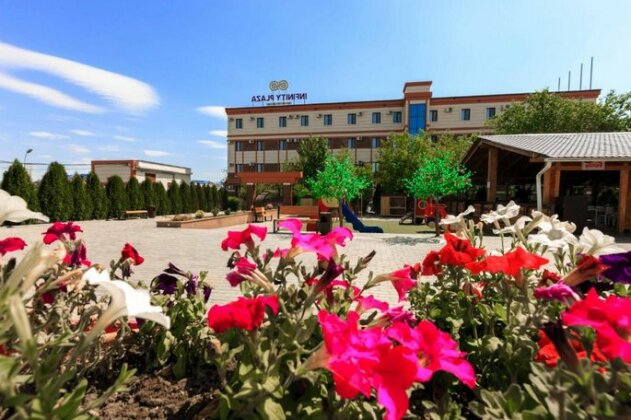 Infinity Plaza Hotel - Photo2