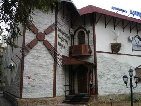 Old Mill Hotel - Photo2