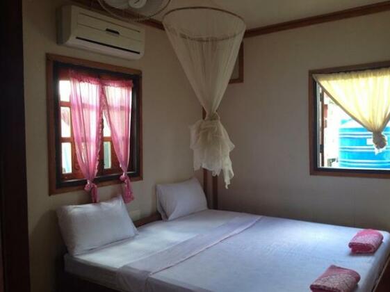 Somphamit Guesthouse - Photo4