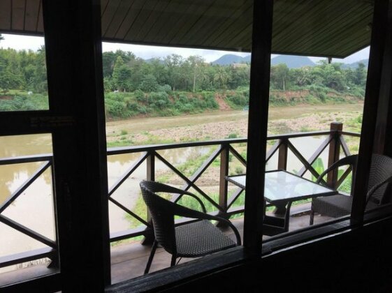 Merry Riverside Hotel - Photo2