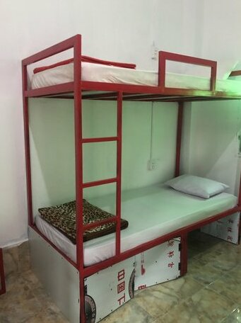 Real Vang Vieng Backpacker Hostel - Photo2