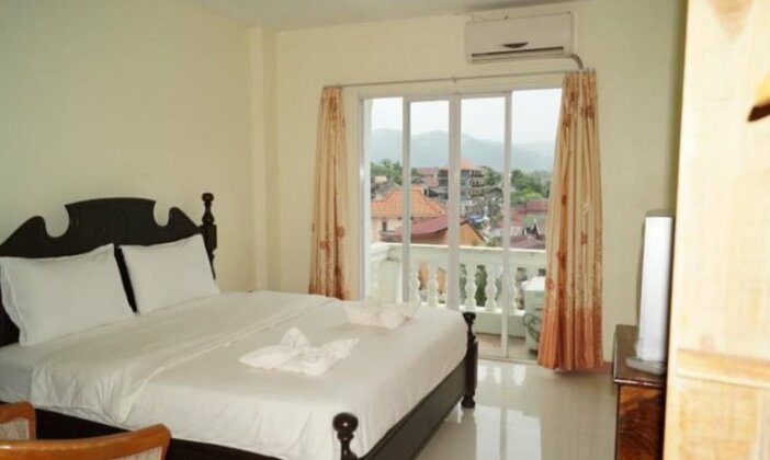 Roung Nakhon Vang Vieng Palace - Photo4