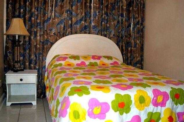 Beach Cross Villa Apartments - Photo3