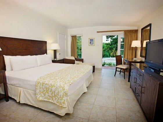 Smugglers Cove Resort & Spa - Photo3