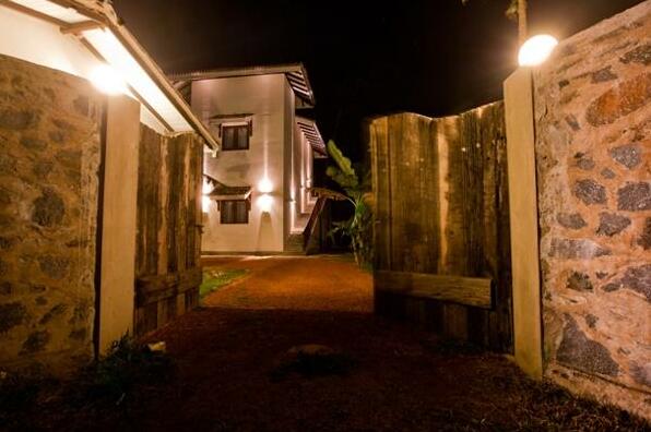 Poya Villa - Photo3