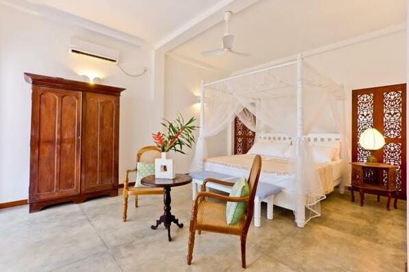 Poya Villa - Photo4