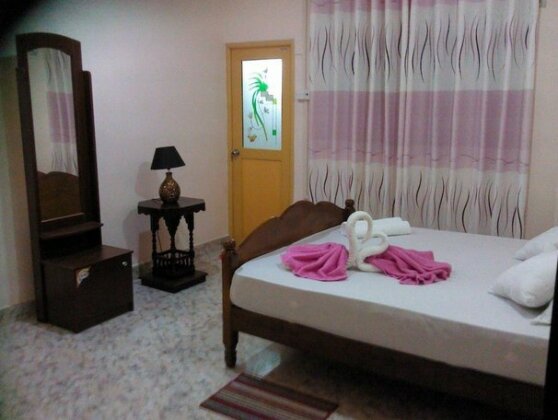 A Rajadhani Rest - Photo2