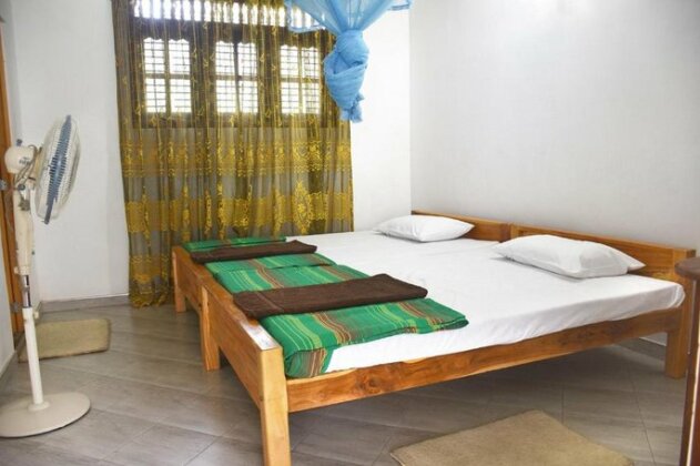 Mother House - Photo3