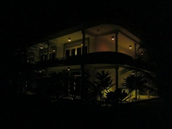  Photo 1