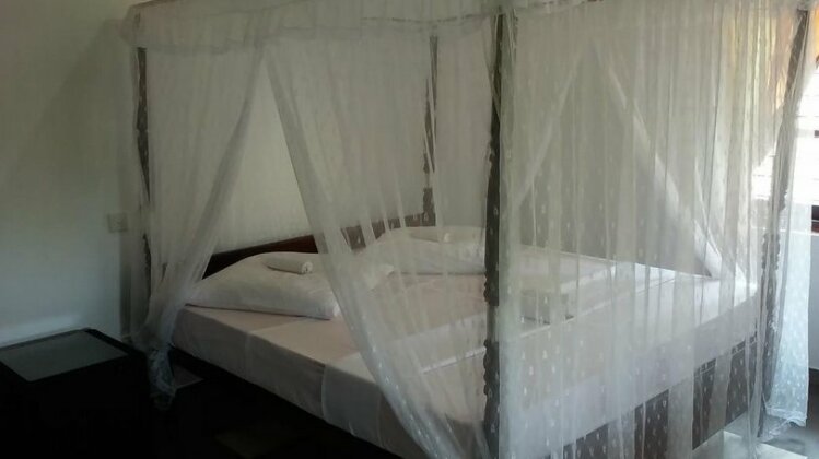 Roshini Inn - Photo5