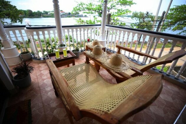 Neverbeen to Lagoon Town - Photo2