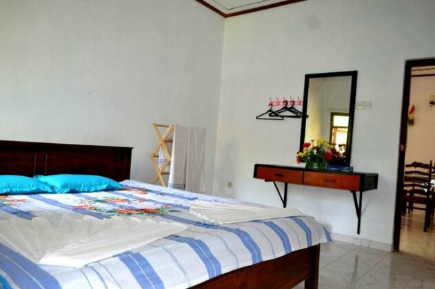  Photo 1