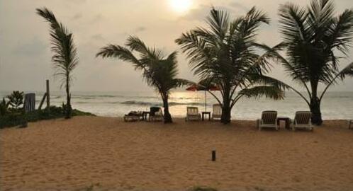 Warahena Beach Hotel - Photo2