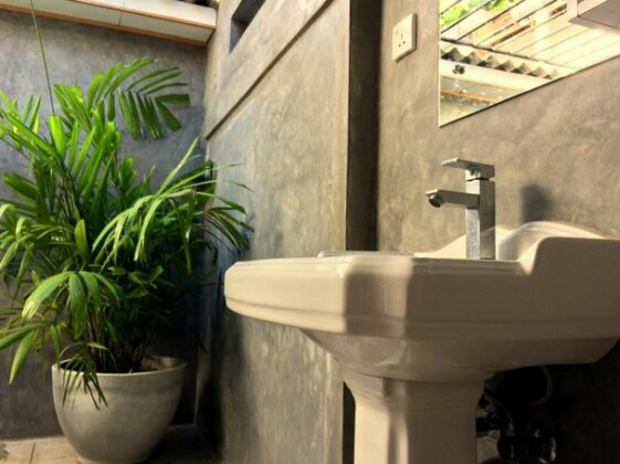 School Headmaster's Bungalow - Photo2