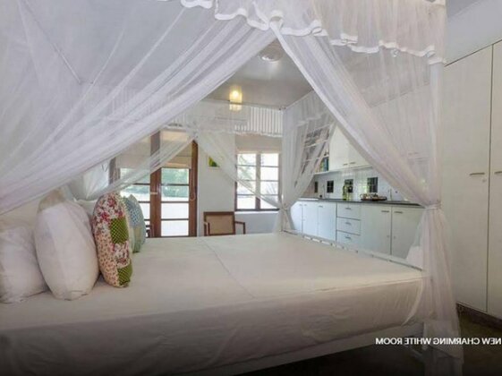 Homestay - Colombo 7- New Charming White Room