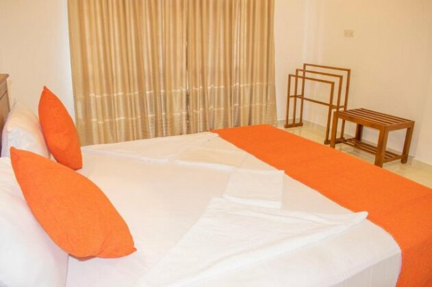 Lavinia Escapes - Photo4