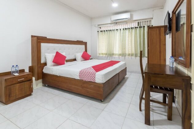 OYO 102 Metro Marine Drive Hotel - Photo2