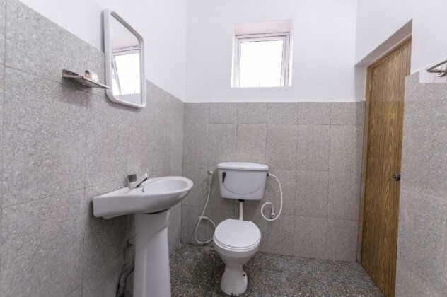 OYO 102 Metro Marine Drive Hotel - Photo4