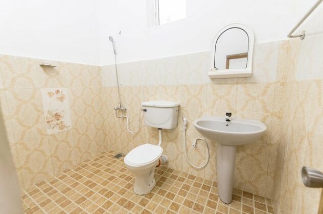 OYO 102 Metro Marine Drive Hotel - Photo5