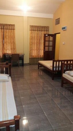 Anura Guest Inn - Photo3