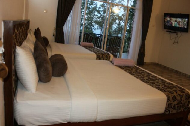 Ella Red Rock - Photo3